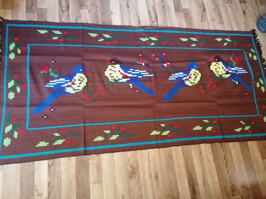 Ръчно тъкано килимче, кафяви, много интересно и хубаво, ново е