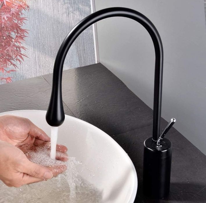 Черен смесител за баня