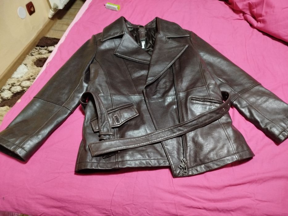 Vând haina de piele naturală