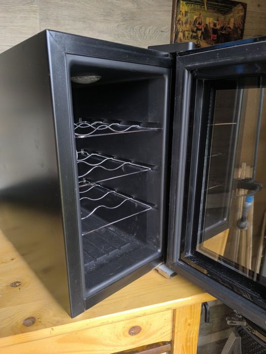 Хладилна витрина за вино