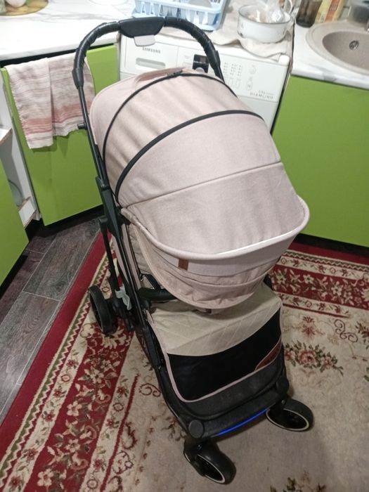 Коляска прогулочная