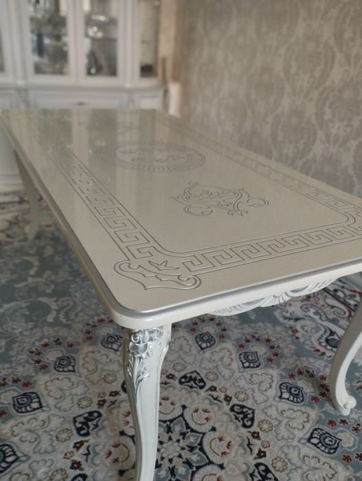 Стол обеденный для гостиной