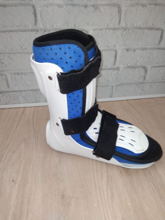 Лангет на голеностоп правой ноги