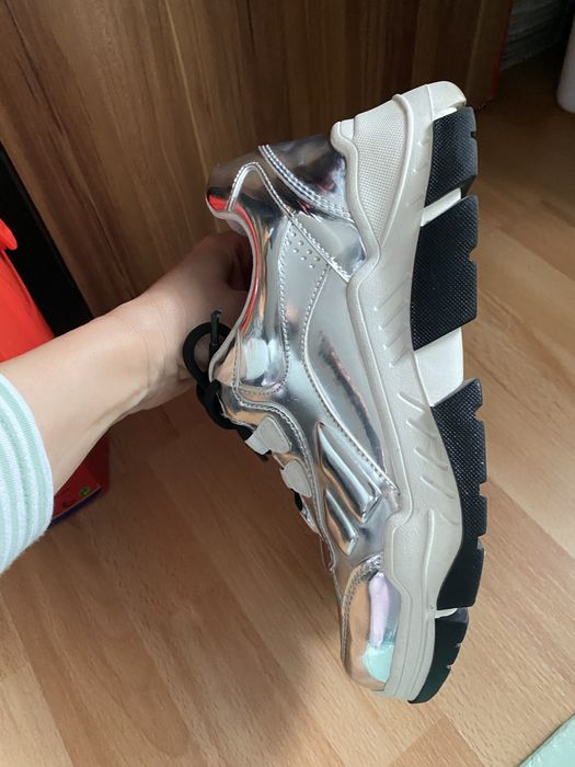 Zara 38 purtati putin