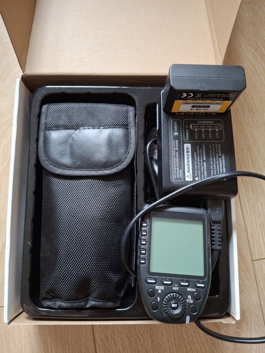 Blitz Godox V860 II F si trigger X-Pro F pentru Fuji