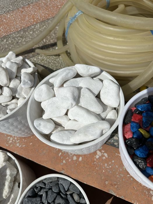 Rangli landshaft toshlar, keramzit va 40 xildan ortiq toshlar