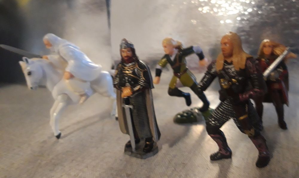 Лот екшън фигури ВЛАСТЕЛИНА НА Пръстените  NLP,Inc.