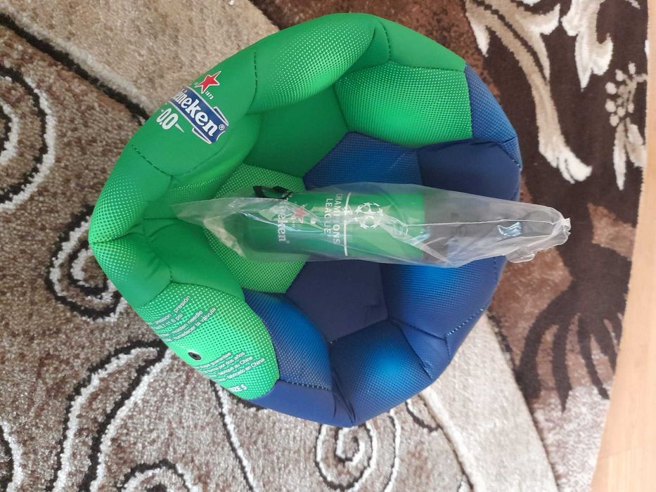 Kit Heineken: geanta + minge cu pompa + tricou