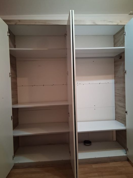 Vand desing (dulap haine) si birou