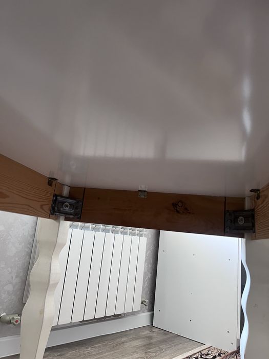 Кухонный стол со стульями