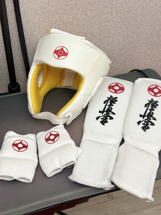 Кимано + шлем + щитки + перчатки для карате/ таэквандо