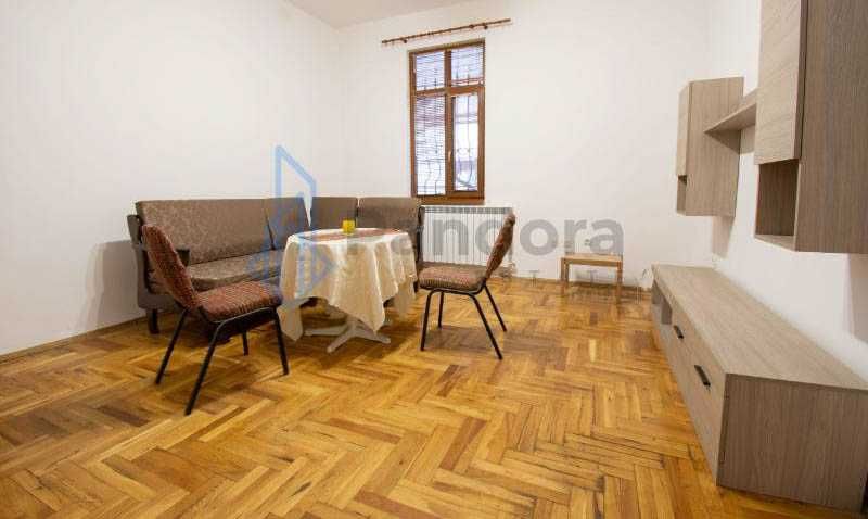 Дава се под наем Тристаен апартамент в София, Център - 100 кв.м за 520 € - Снимка #1