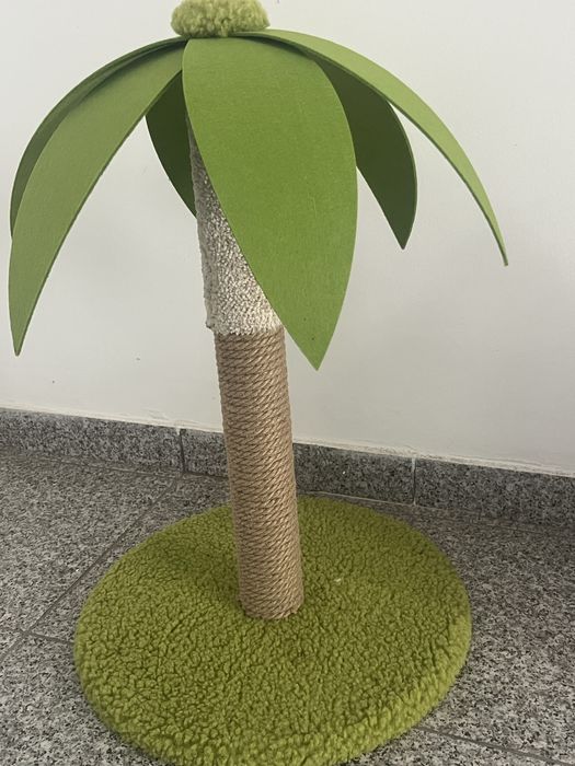 stalp de zgariat pentru pisici