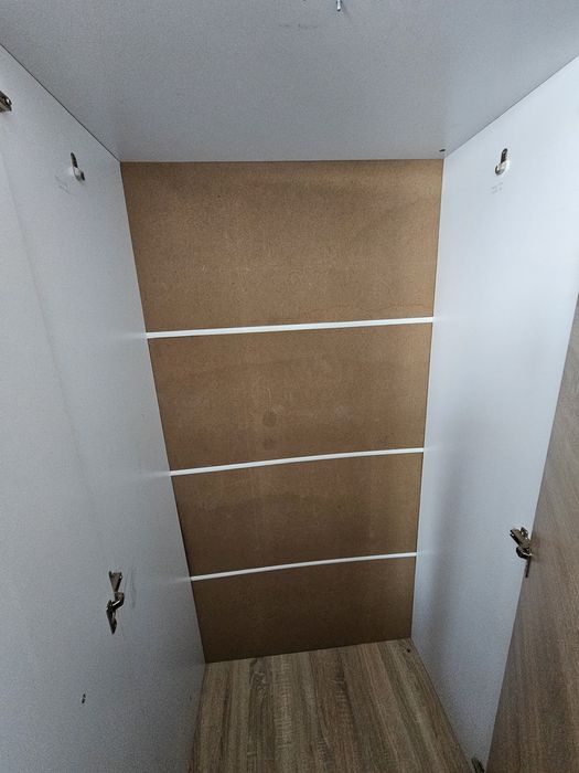 Vând dulap dormitor