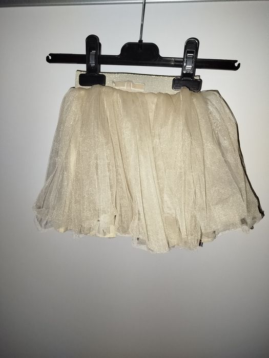 Fusta eleganta fetite