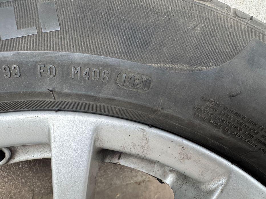 Vând 4anvelope vară Pirelli runflat și jante originale BMW