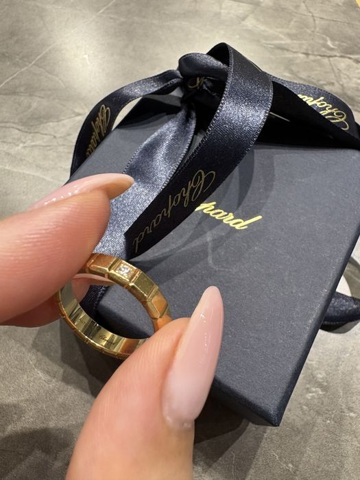 Chopard -златен пръстен ice cube с диамант