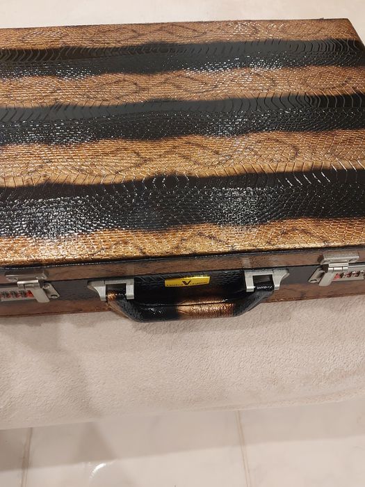 Geantă  Diplomat cu cifru,model deosebit Șarpe-Editie Limitata!!!