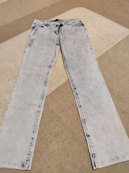 Продам      джинсы