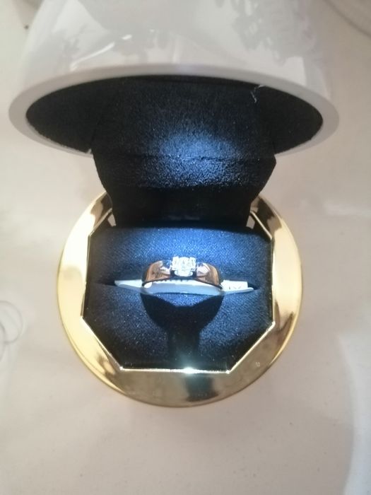 Кольцо золото с бриллиантом