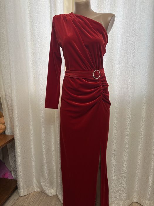 Нарядные платья для девушек