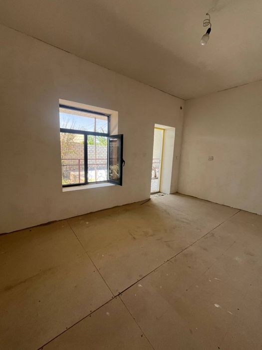 Eski shaharda 4 xonali hovli sotiladi