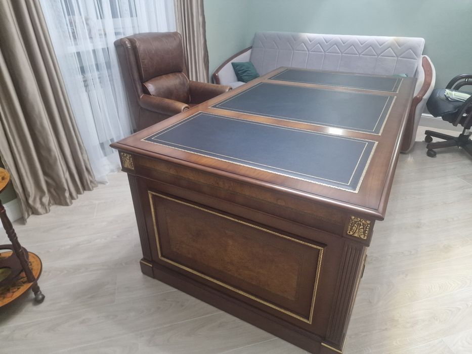 Стол руководителя дерево