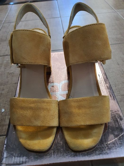 Sandale marca Benvenuti , nr 37 ca noi