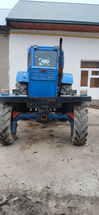 Traktor sotiladi 4x4