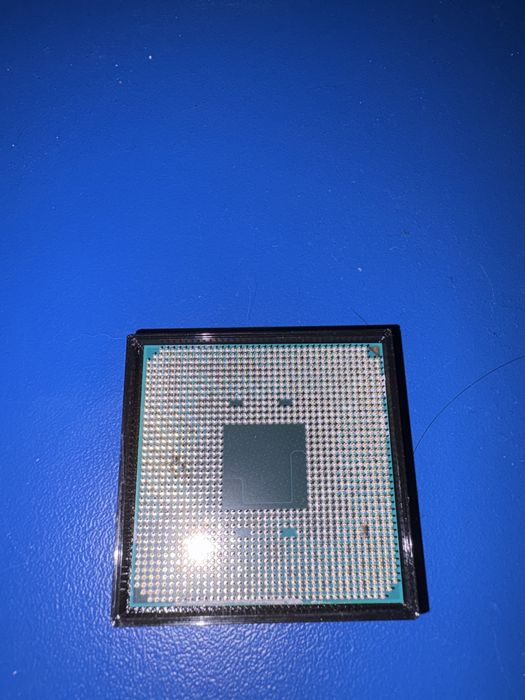 Ryzen 3 3200g перфектна кондиция