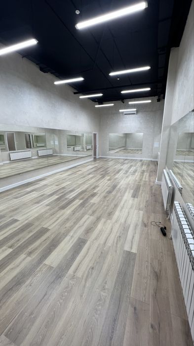 Танцевальный зал | левый берег