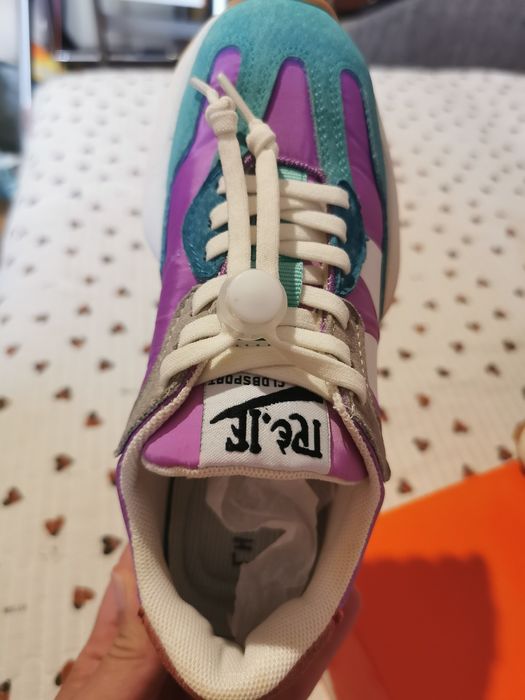 Продам детские кроссовки