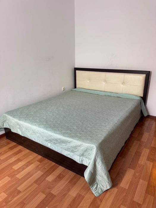 Продам двуспальную кровать