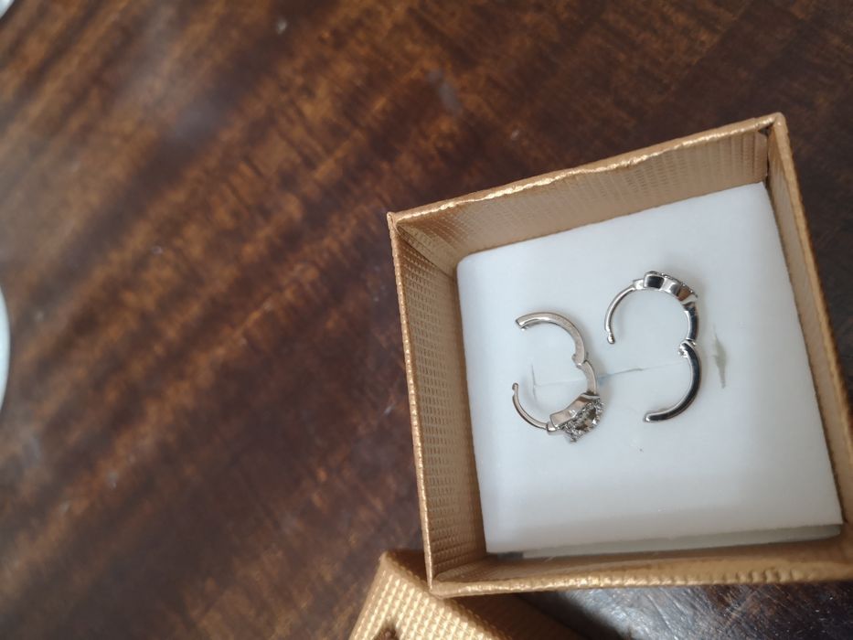 Комплект гривна с колие два чифта с обеци още една гривна и две висулк