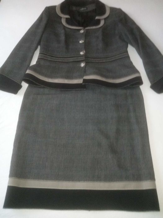 Compleu de dama elegant  marimea 44 format  din 3 piese de stofa