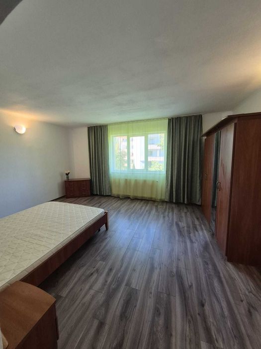 Inchiriez apartament cu 4 camere, Brasov, zona centrala