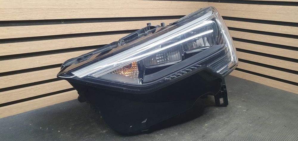 Audi Q3 83A far stanga led fulled
