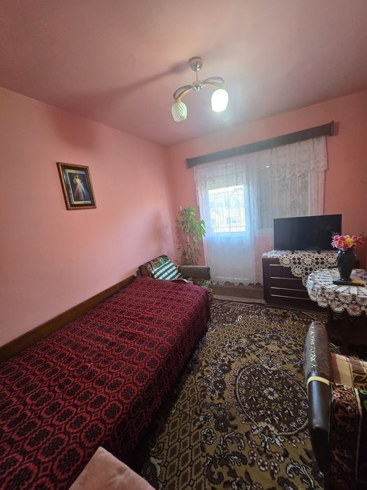 Vând apartament, 3 camere, etajul 3, pe Hula