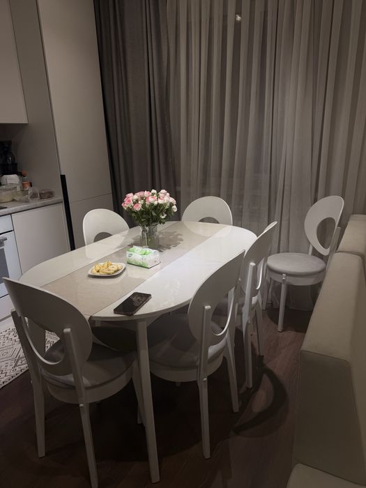 Стол со стульями