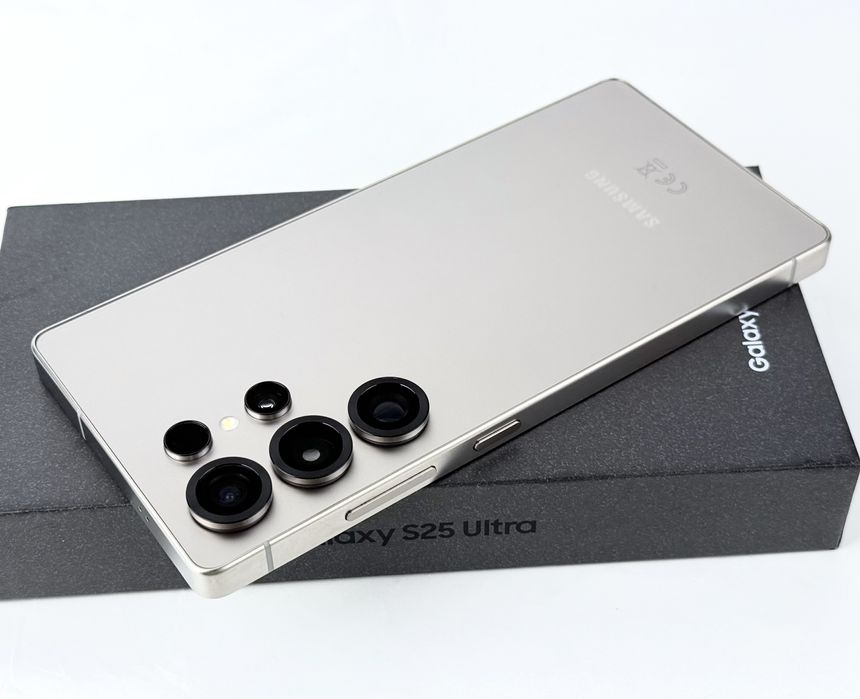 НОВ! Samsung Galaxy S25 Ultra 5G 256GB 12RAM Gray Гаранция!