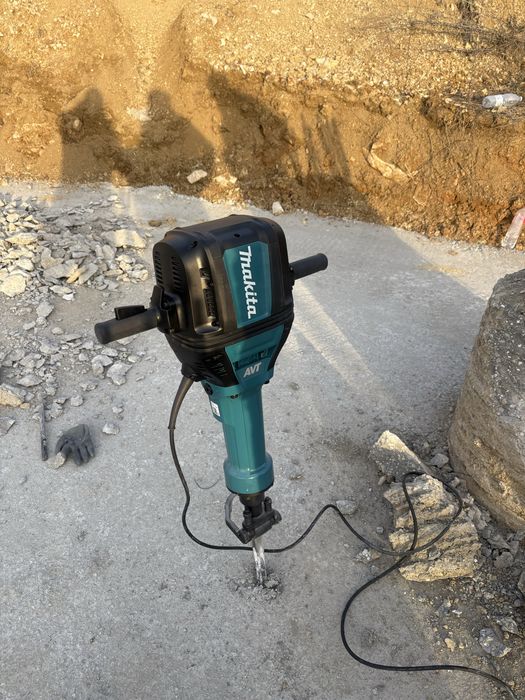 Професионален къртач Makita HM1812 2.0kW 72.8 J