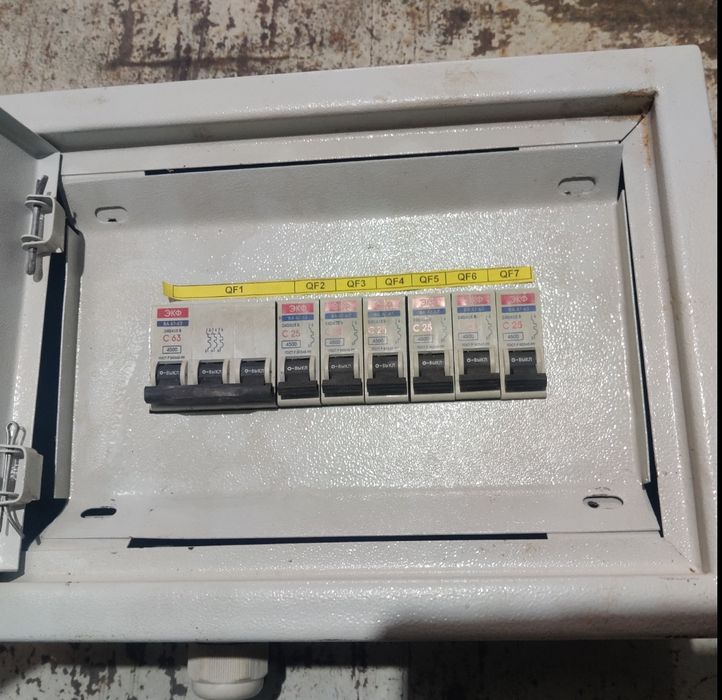 Продам электрощиток с автоматами EKF, б/у