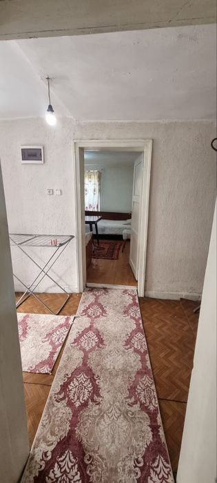 Етаж от къща дава се поднаем на ул.Бяло море 17 А