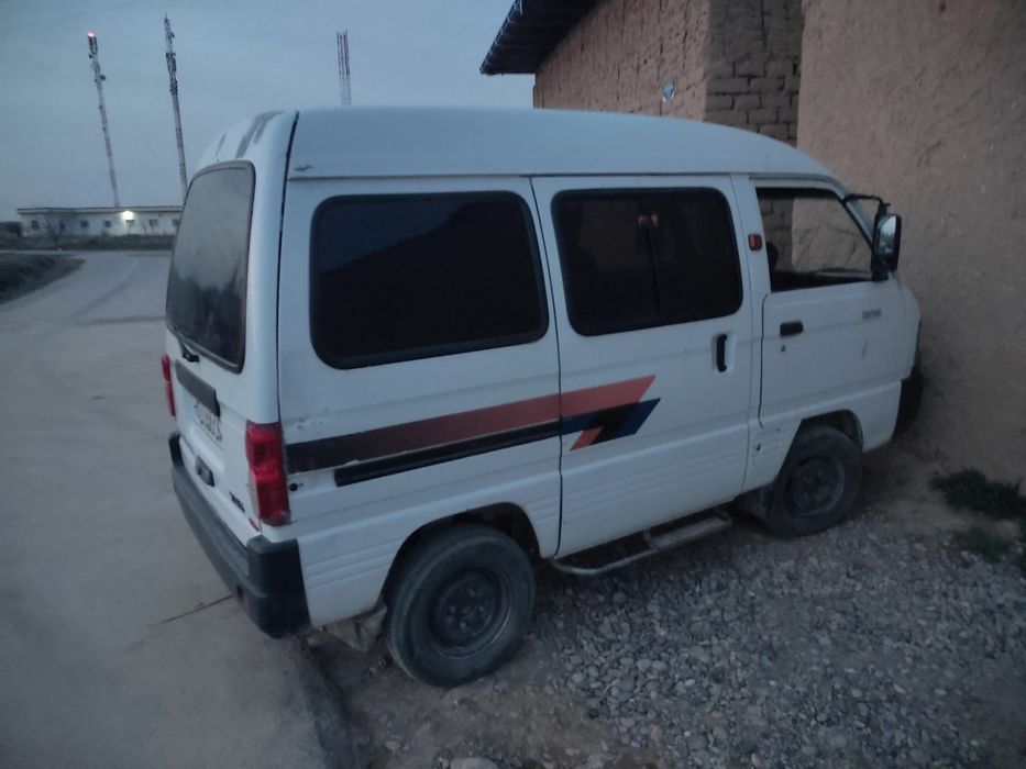 Saloni oʻrtacha kuzovda ishlatri bor yili. 2011 yurgan 290mingi