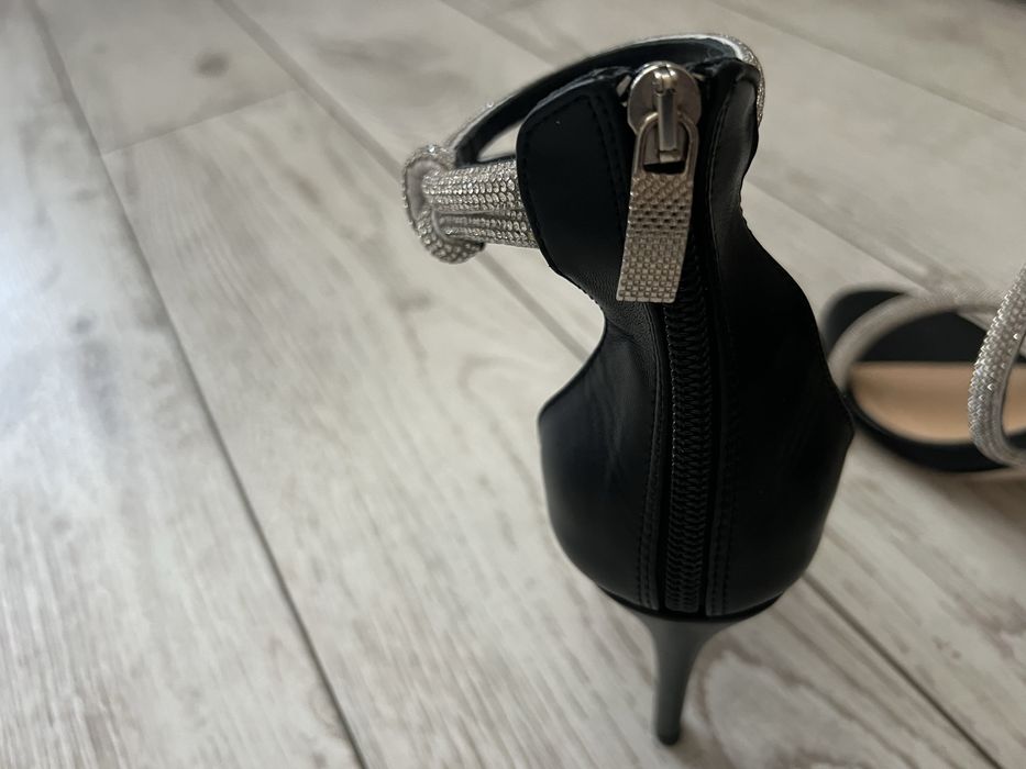 Босоножки почти новые