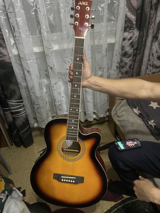 Продам гитару акустическую