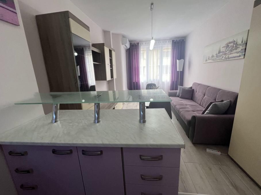 Дава се под наем Тристаен апартамент в София, Белите брези - 90 кв.м за 670 € - Снимка #1