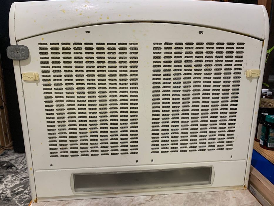 Gaz plita va vitechka sotiladi srochno