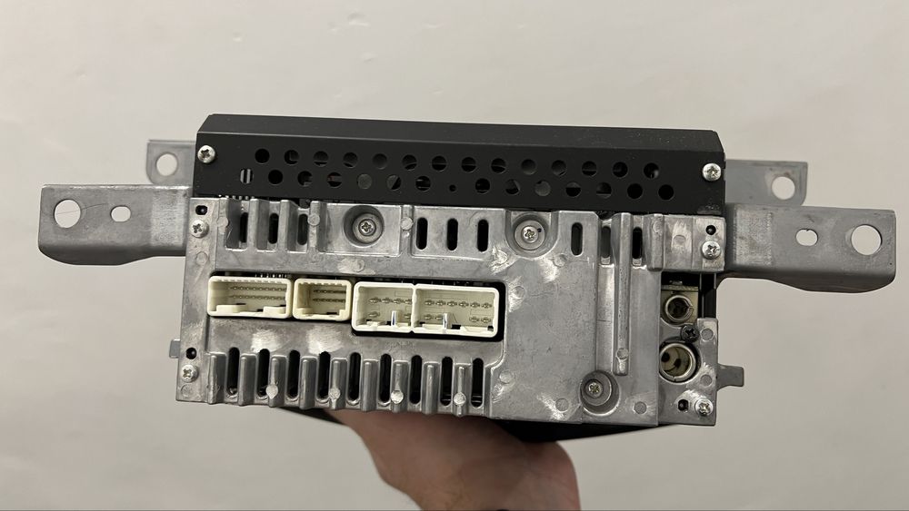 Продается магнитола на Рав4