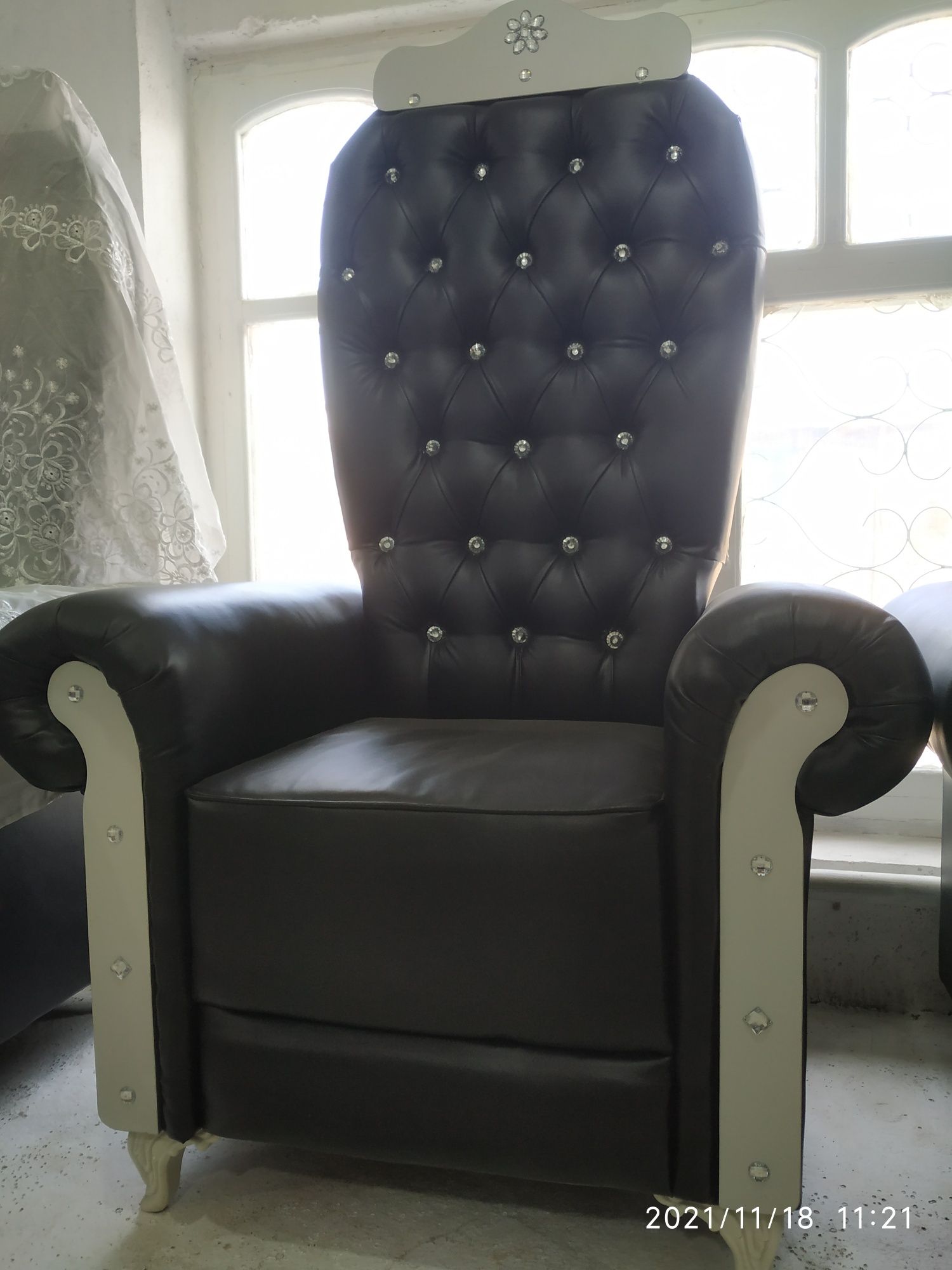 Педикюрные кресла трон